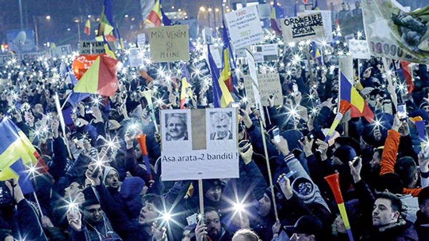 Romanian government withdraws disputed pardon ordinance during an urgency session