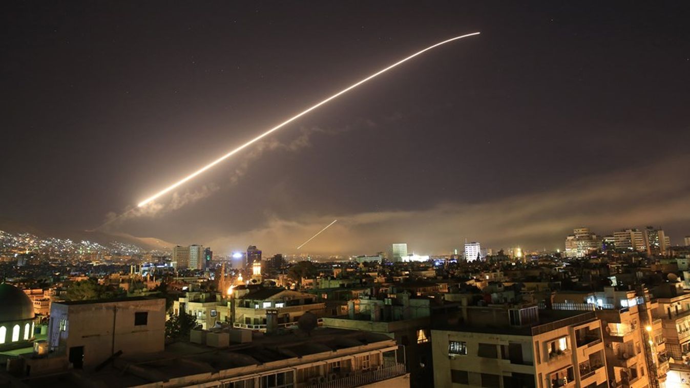 Lángol Damaszkusz - Légicsapást mértek a feltételezett szír vegyifegyver-központok ellen