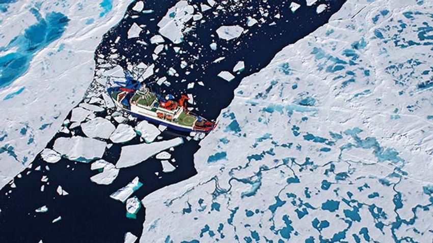 Luftaufnahme Polarstern am Gakkelrücken, Arktis