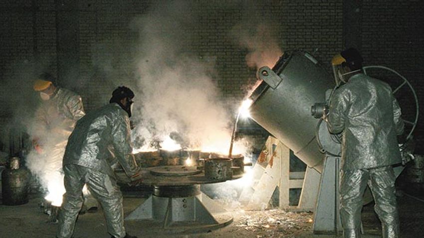 - FILE PHOTO 30MAR05 - Technicians work at a uranium processing site in Isfahan, 340 km (211 miles) ..