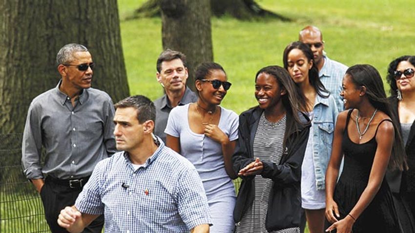 Obama walks in Central Park in New York