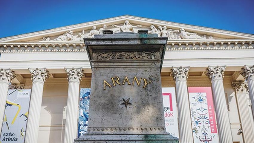 Hová tűnt Arany János szobra a Magyar Nemzeti Múzeum elől?