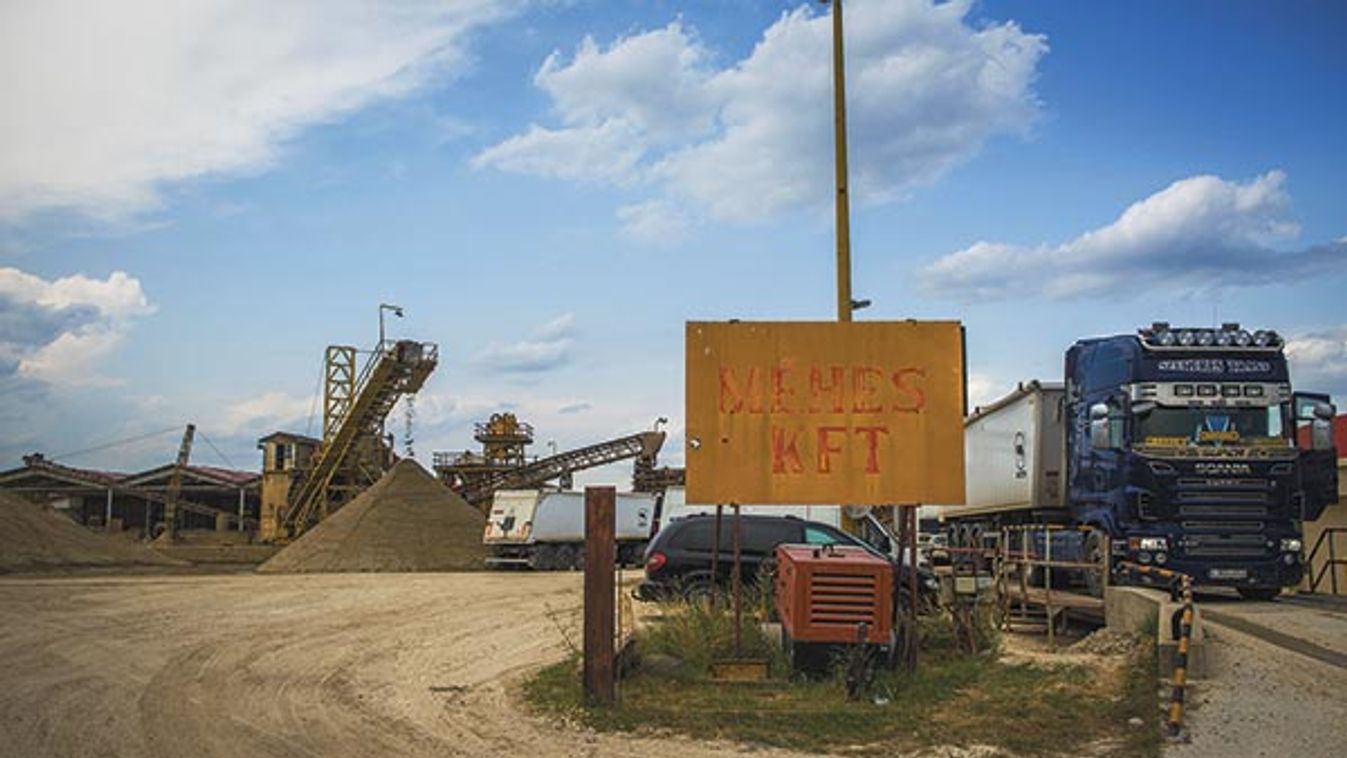Varsányi tájsebek – A gazdák rosszallása ellenére a bányagödrök egyre csak szaporodnak