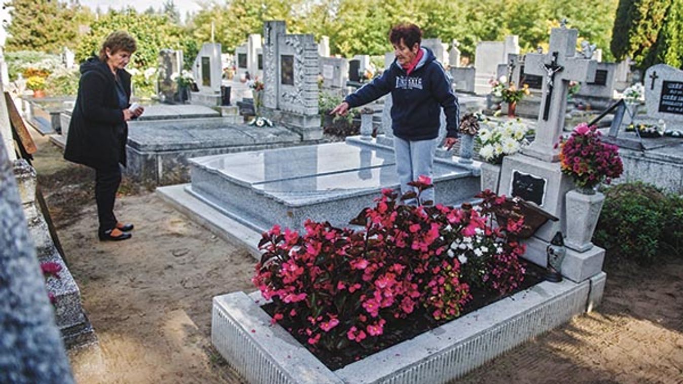 Síron túli szomszédság - Ráépítették a szomszédra a síremléket