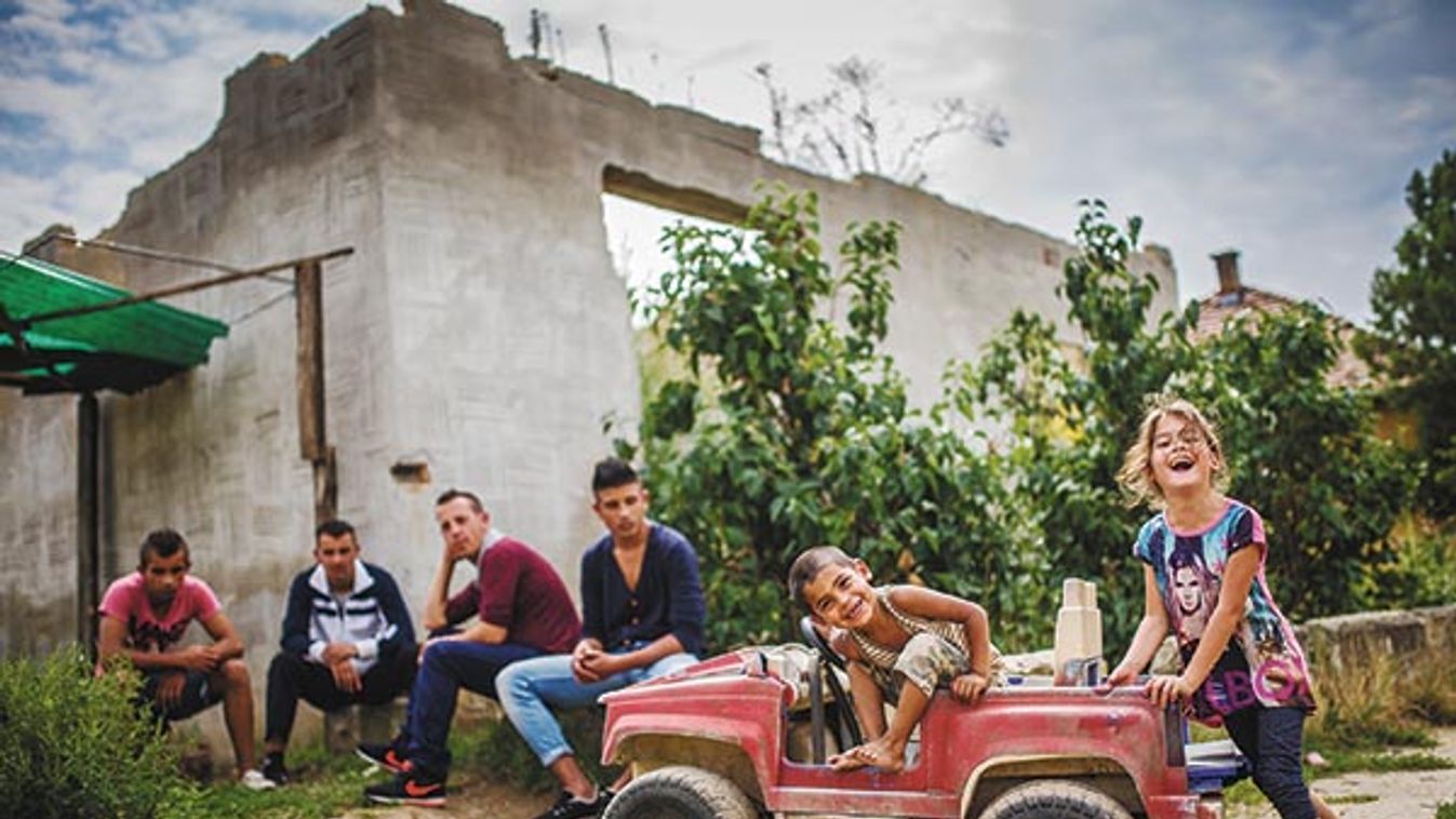 Alulról mérik a sikert - Lépésről lépésre visszaadják a telepi romák hitét a normális életben