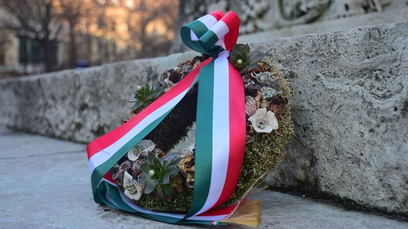 Wreath,With,Hungarian,Flag