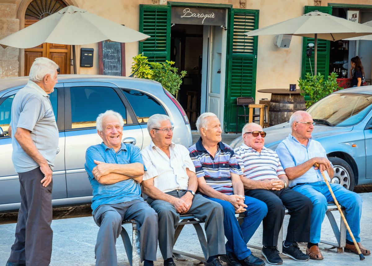 Scicli,,Italy,-,August,16,,2017:,Group,Of,Italian,Old