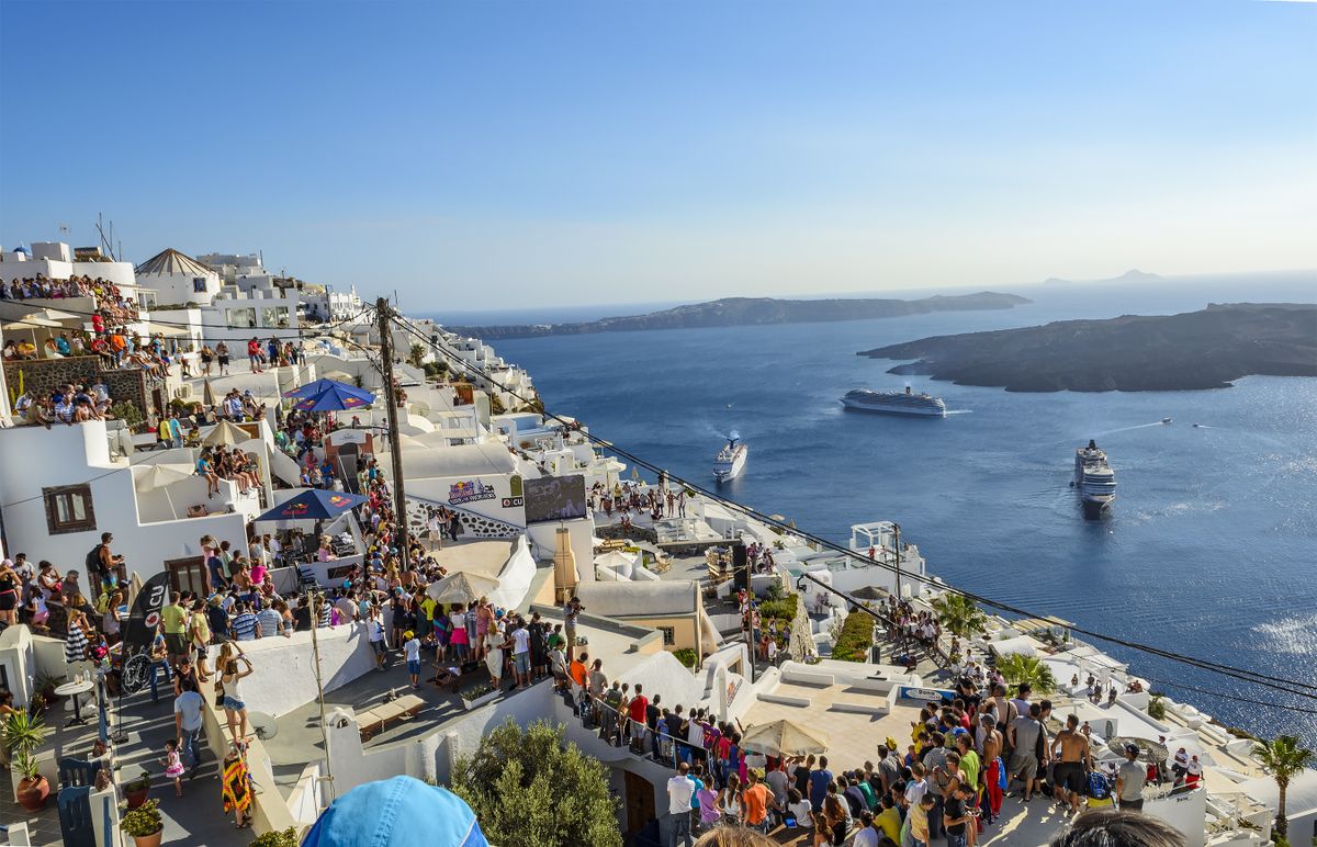 Santorini,-,Greece,,September,14,2013:,Many,Tourists,And,Visitors