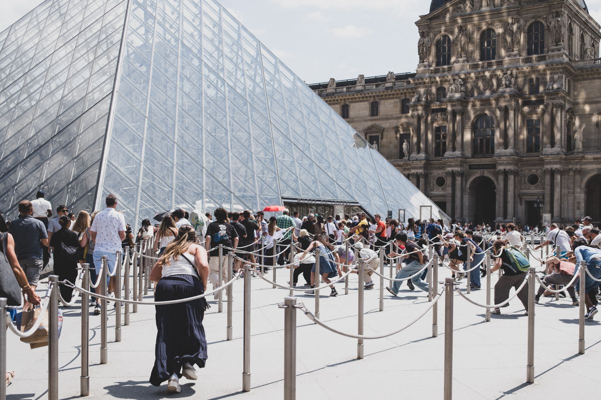 FRANCE - SPONTANEOUS STRIKE - LOUVRE CLOSED