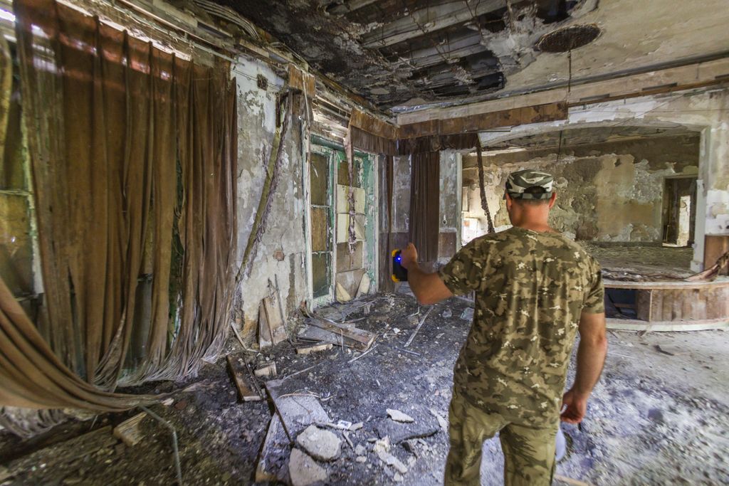 Urbex - Urban Explorer - városi felfedező - Dragon Urbex - a személyazonosság és a helyszínek szándékosan nincsenek feltüntetve - Pest megye, elhagyatott épületek, balesetveszélyes terület
20250417
fotó: Németh András Péter NAP Szabad Föld