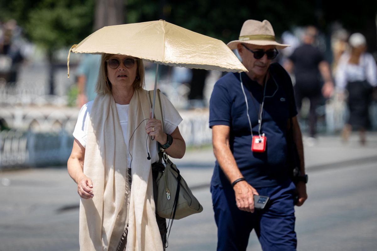 Istanbul swelters under intense heat