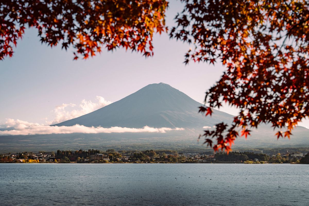 Japan honshu kawaguchiko view mount fuji red maples momiji shores lake kawaguchi
