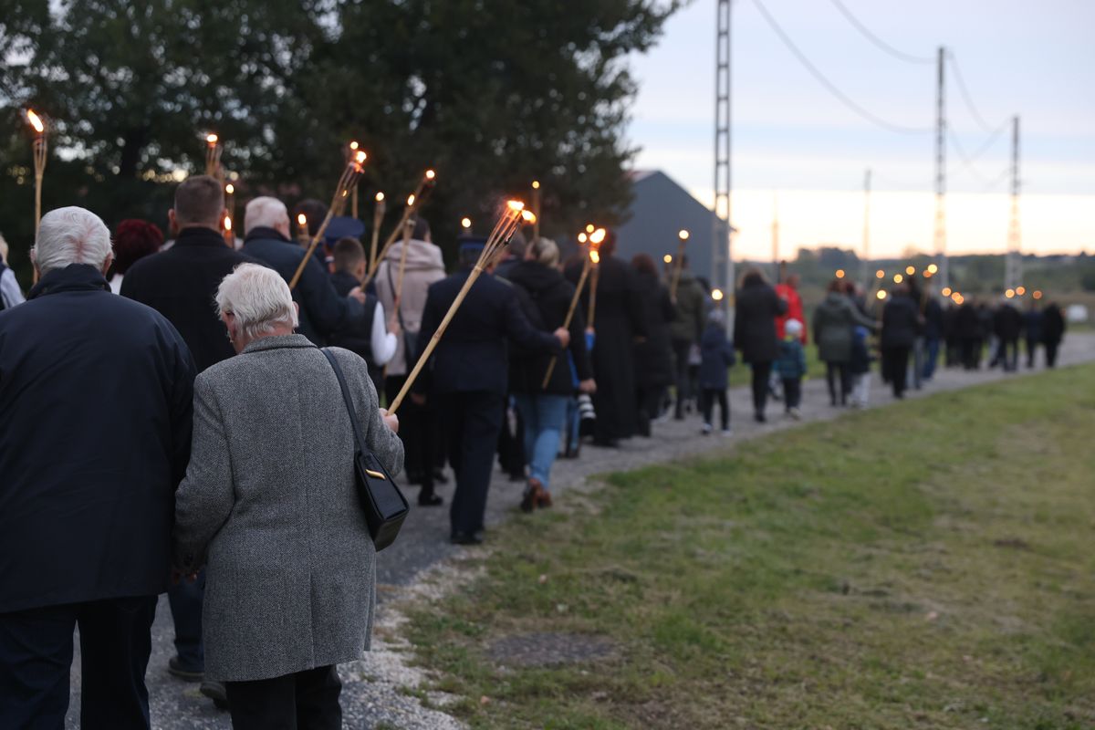 20251004_Vörösiszap fáklyás megemlékezés_Kolontár_FI_VN (17)