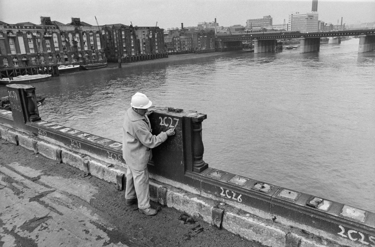 Dismantling London Bridge