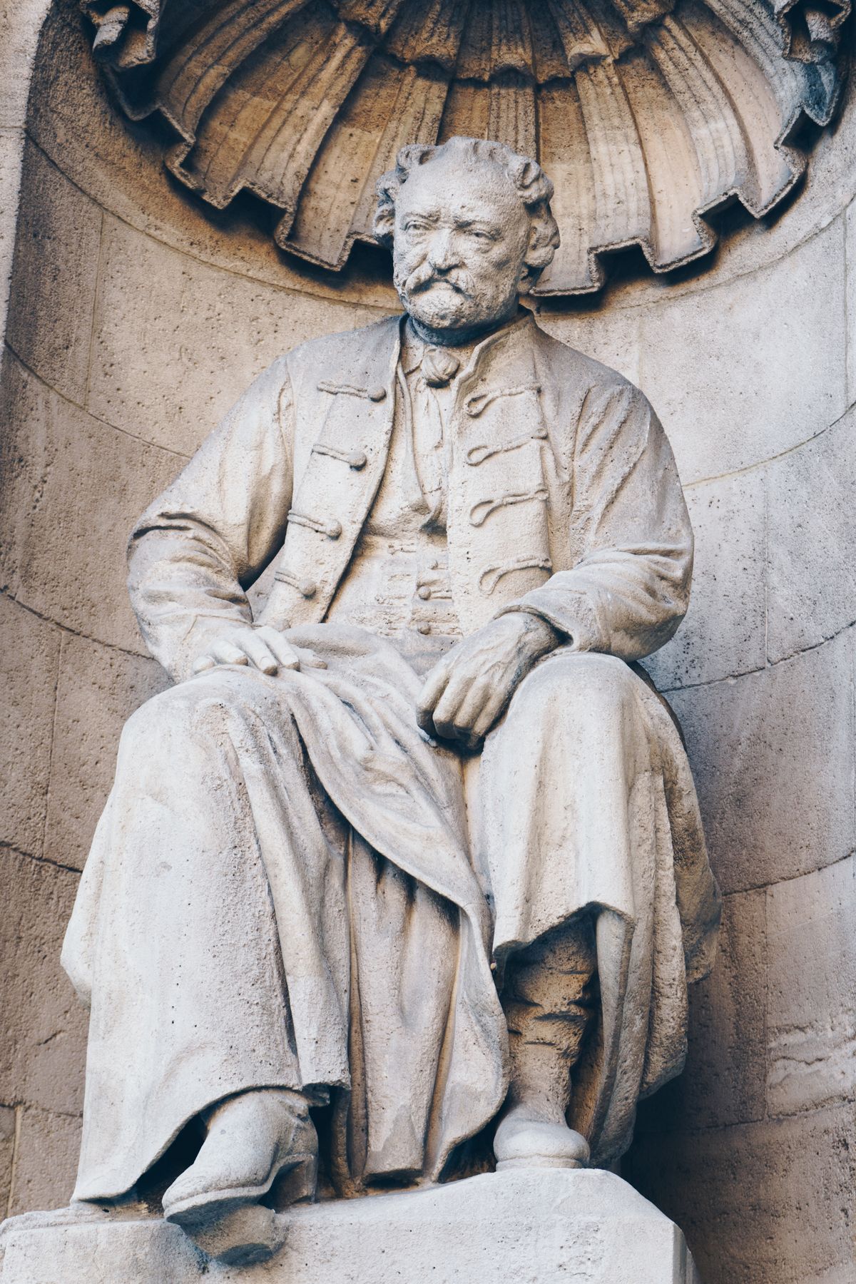 Ferenc,Erkel,Statue,In,Front,Of,The,Hungarian,State,Opera