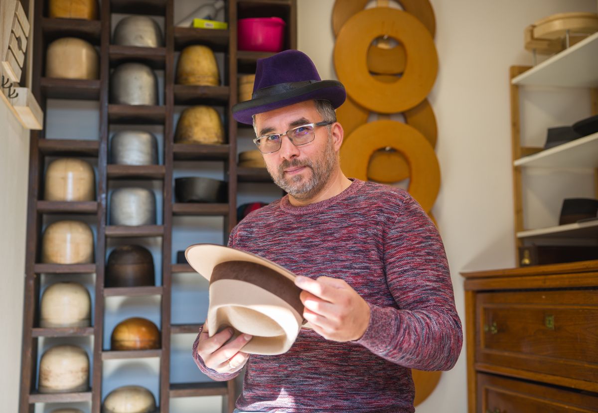 Rimóczi László nyúlszőr-kalap készítő-04