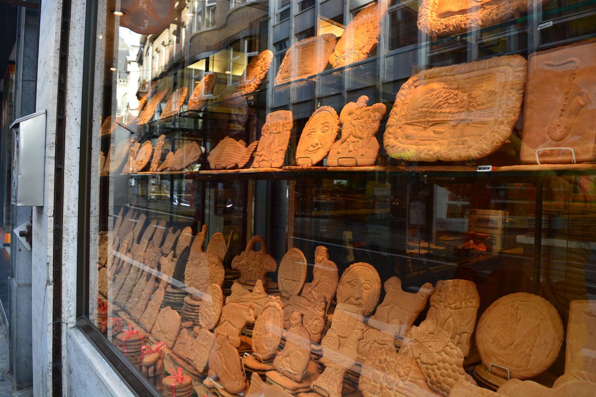 Dinant,,Belgium,-,26,November,2019:,Beautiful,Cookies,Behind,The