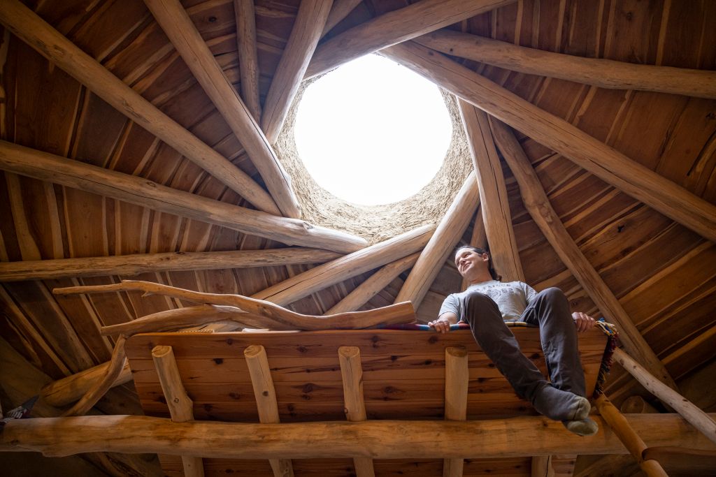 20251208 Bakonybél Kunyhóépítő Erdész Gerzson által tervezett reciprokházak a Bakony mélyén Fotó: Kállai Márton a képen: Hápl Ervin