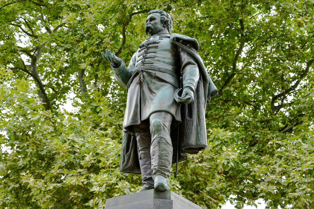 Zalaegerszeg,,Hungary,-,August,15,,2021:,Statue,Of,Deak,Ferenc