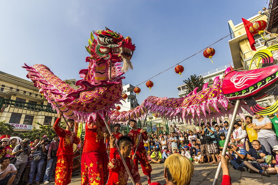 Saigon,,Vietnam,-,February,18,,2015,:,Dragon,And,Lion