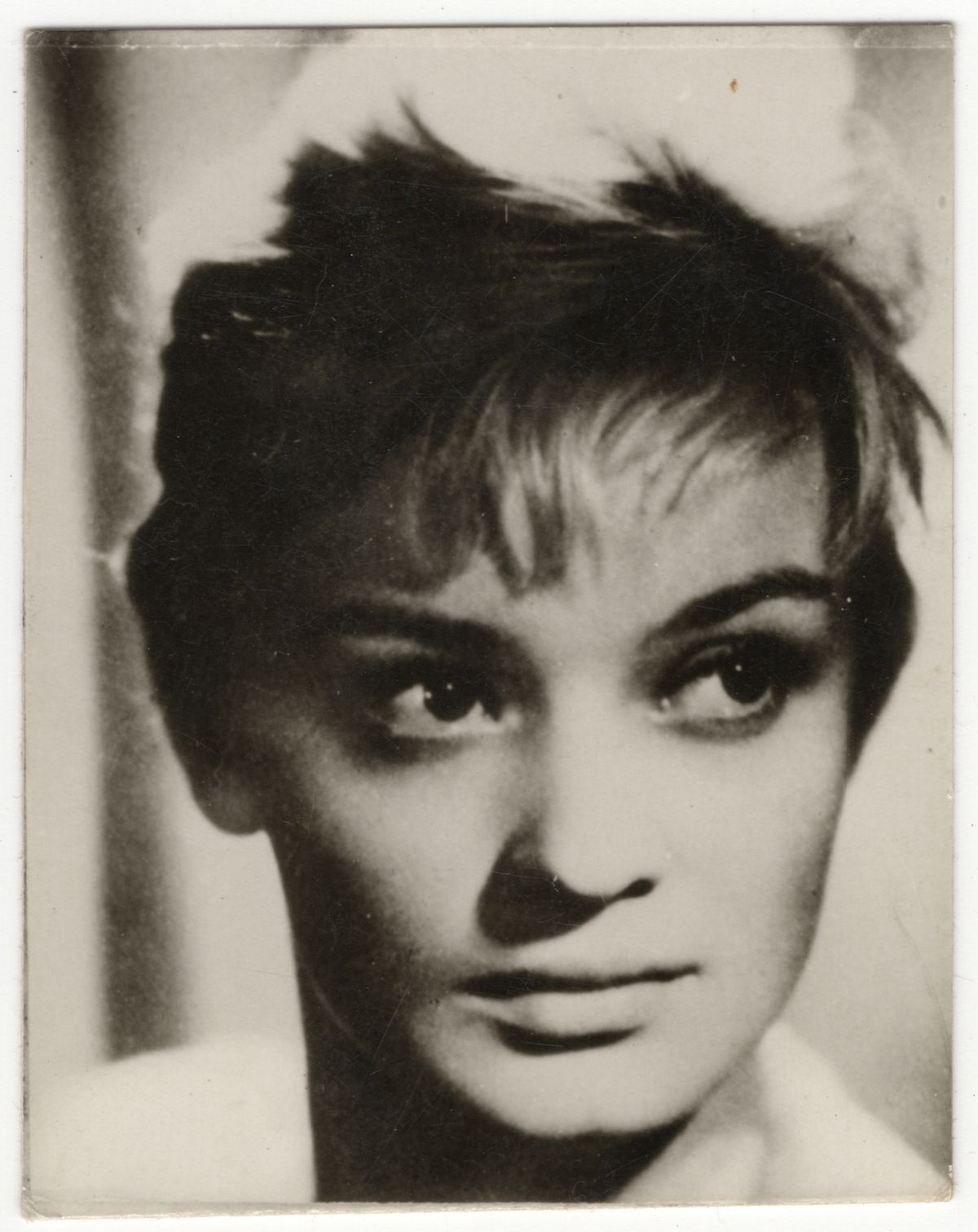 A,Classic,Black,And,White,Portrait,Of,The,Beautiful,Young