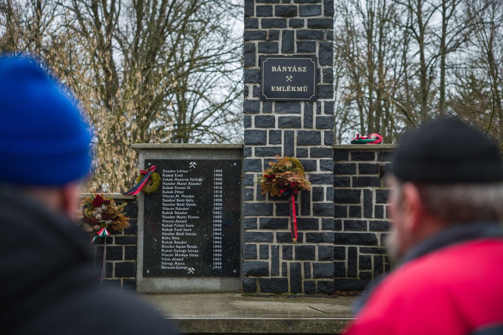 Bányász emlékmű
Beszakadt a szántóföld egy része, egy hatalmas lyuk tátong a földben egy bányaomlás miatt
20260204 Vizslás
fotó: Németh András Péter NAP