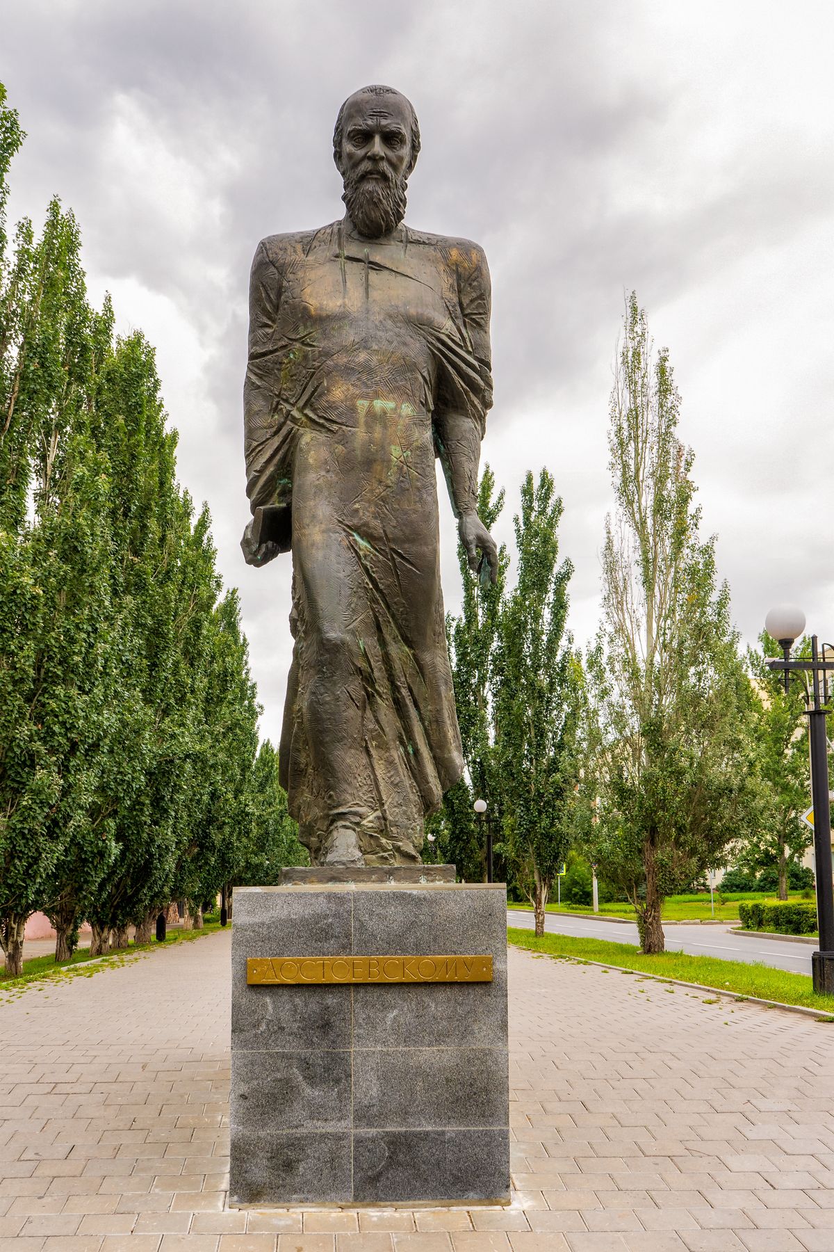 Omsk,,Russia,-,August,12,,2017:,Monument,To,Fyodor,Dostoevsky