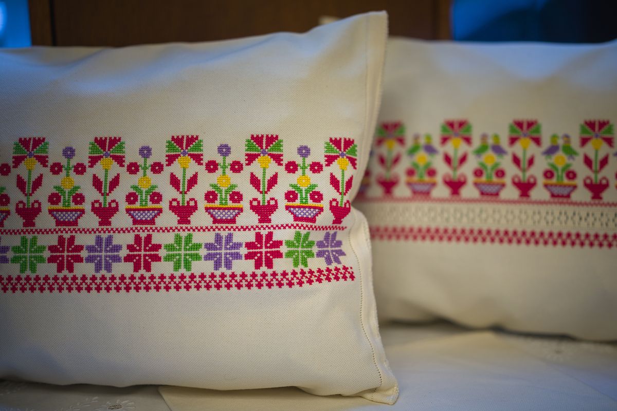 Fiser Józsefné hímző népi iparművész-08