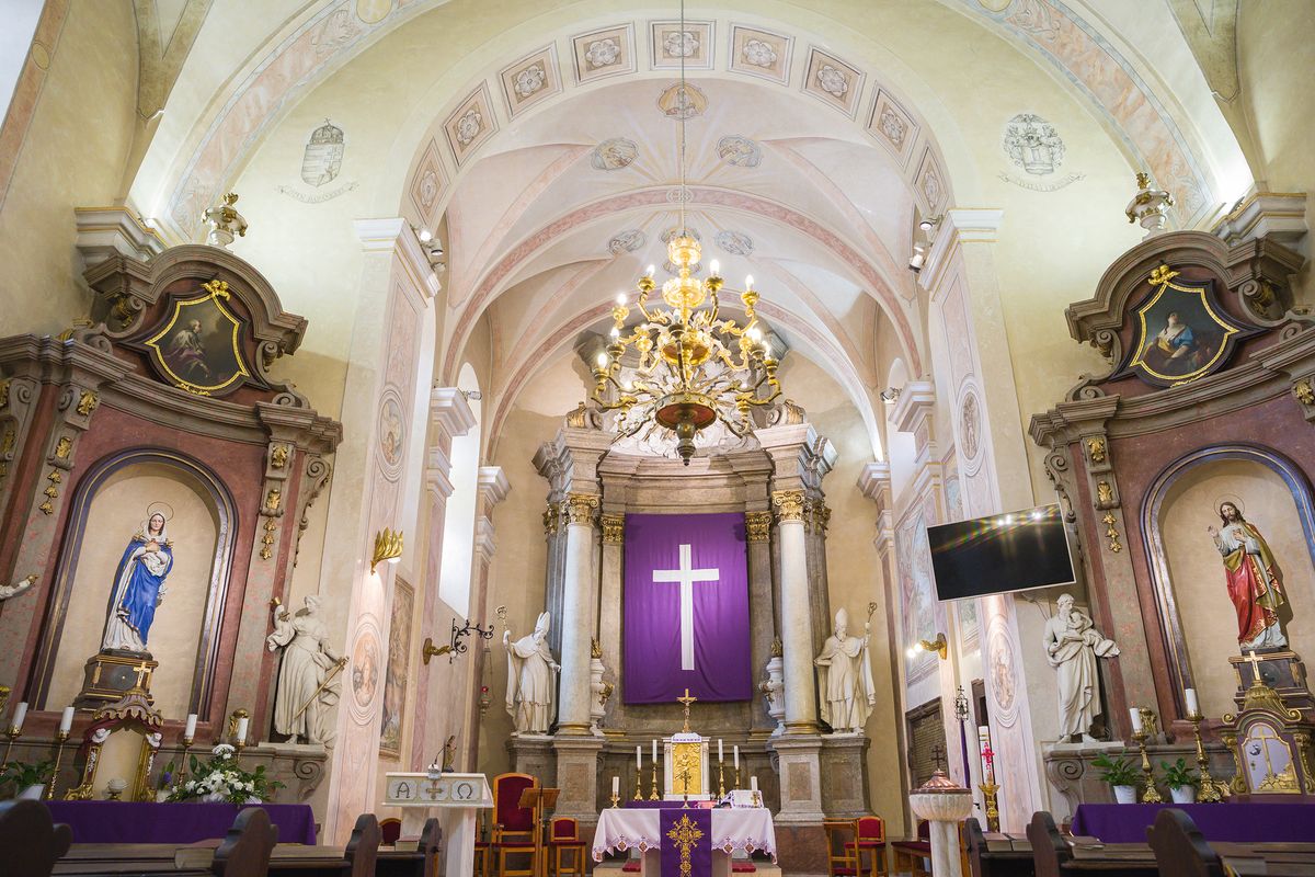 Szentháromság-templom Balassagyarmat-03