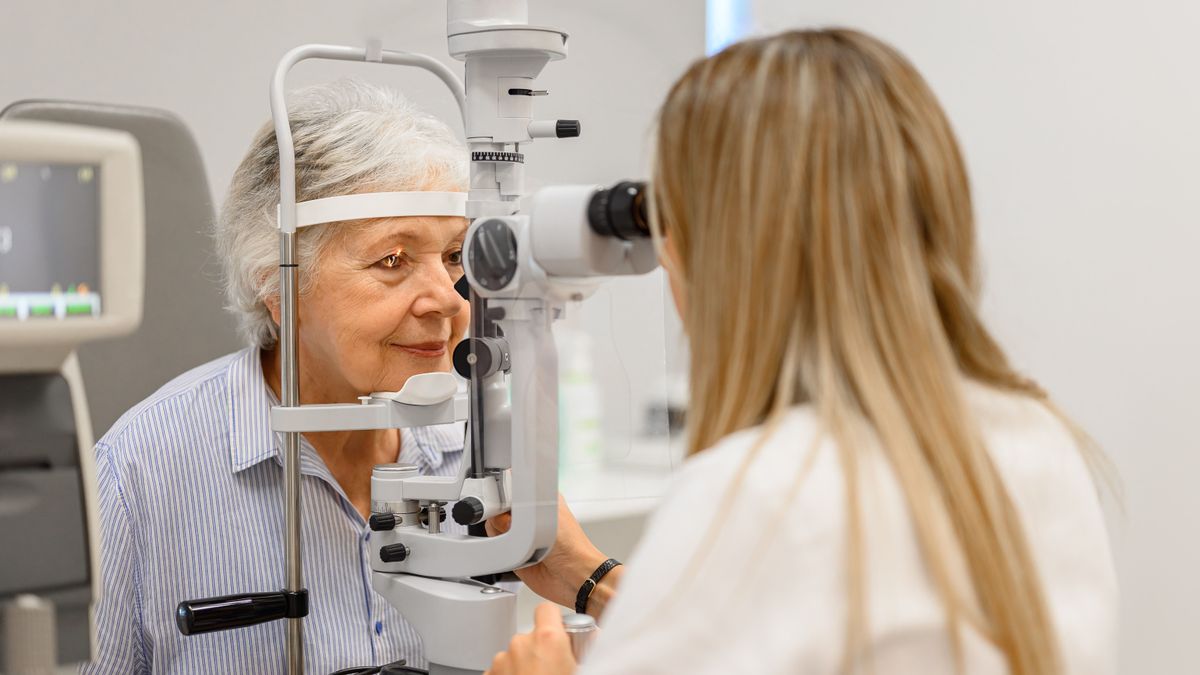 Female,Ophthalmologist,Examining,Senior,Woman's,Eyes,With,Slit,Lamp,Lens
